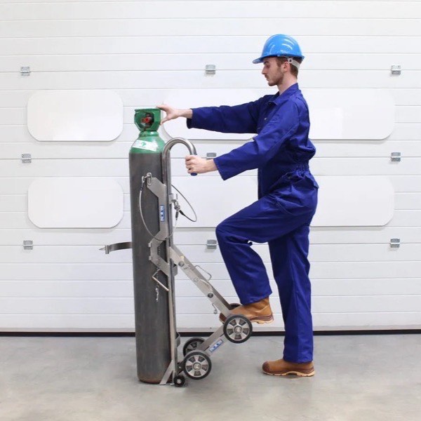 Gas cylinder handlers — photograph 1