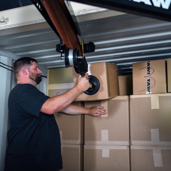 Container unloading — photograph 1