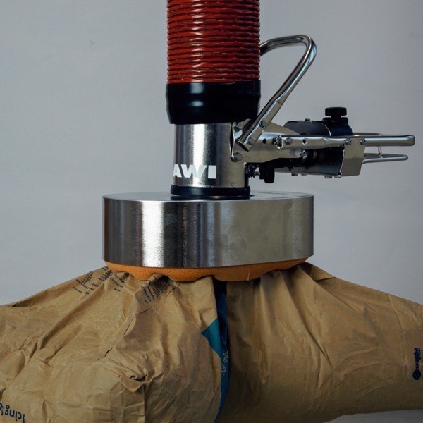 Sack handling in production — photograph 3