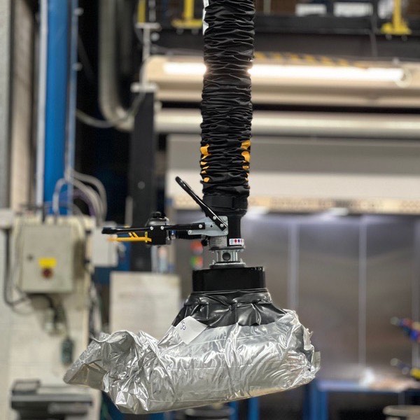Sack handling in production — photograph 4